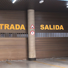 Garaje de larga estancia Euurogarajes Valencia en Angel Guimera puertas de seguridad